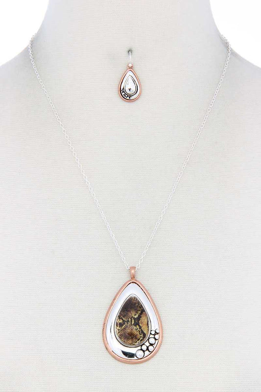 Metal Teardrop Shape Pendant Necklace