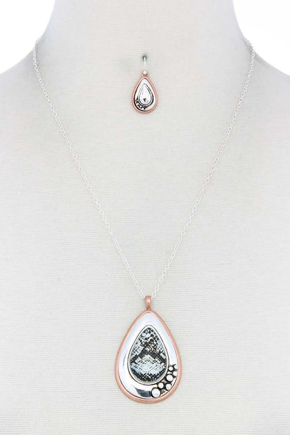 Metal Teardrop Shape Pendant Necklace