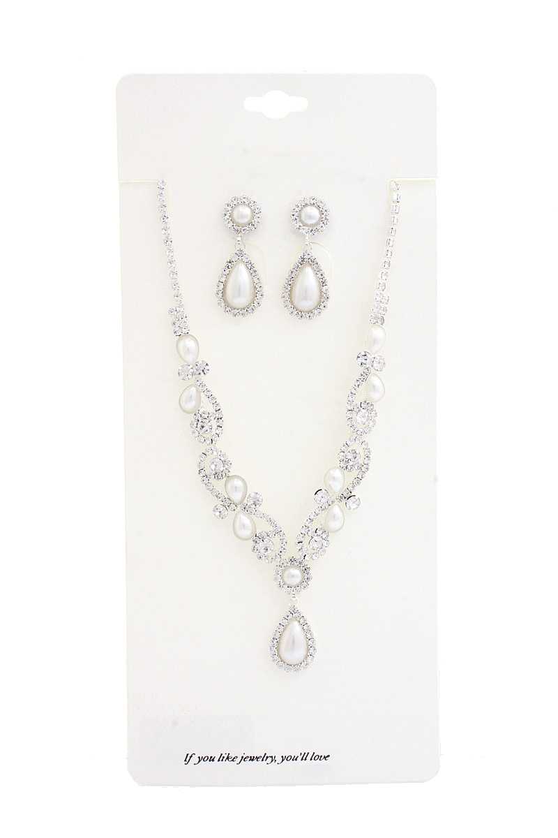 Pearl Rhinestone Necklace